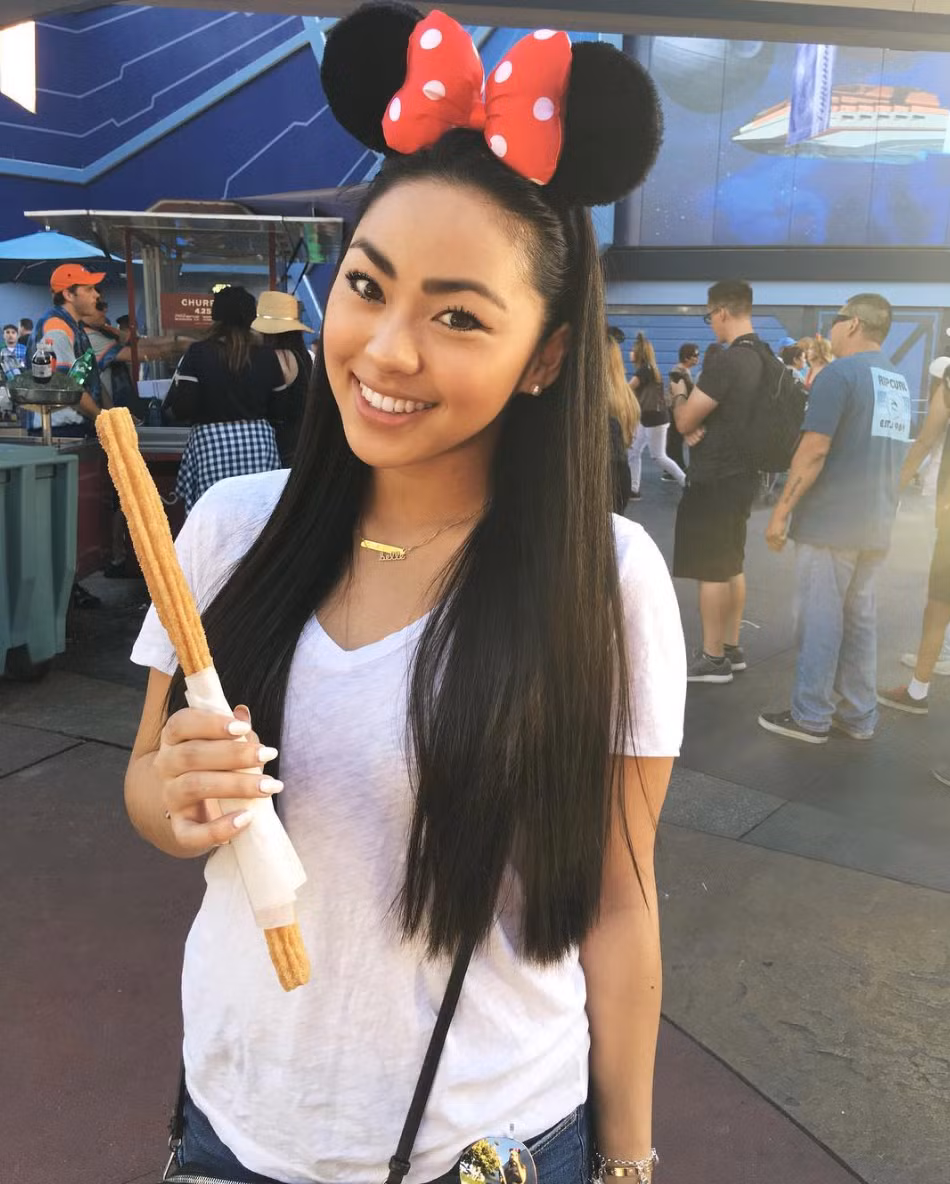 Được biết, bạn gái Tristan Do là người Singapore gốc Hoa. Cuối tháng 5 vừa qua, cô nàng đã tốt nghiệp ĐH Boston (Mỹ). Sau khi tốt nghiệp, cô nàng sinh sống và làm việc tại Thái Lan.