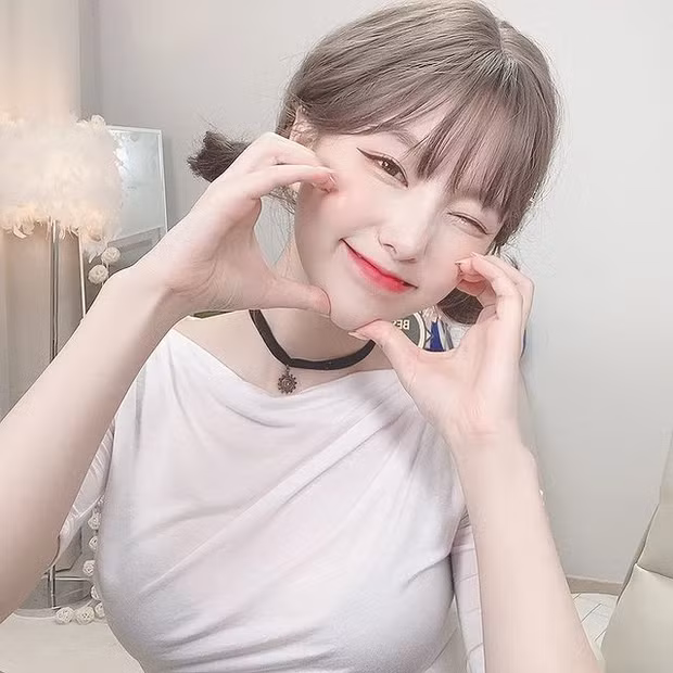 Khá nhiều người vẫn tỏ ra ưa thích hình tượng đơn giản, đáng yêu như thế này của nữ streamer hơn.