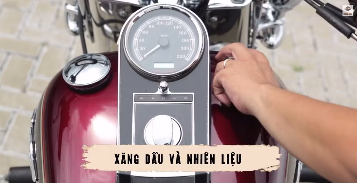 Kiểm tra xăng dầu và nhiên liệu, xem xăng đã đầy chưa và ước lượng xăng cho cung đường đi vì không phải lúc nào trên các cung đường cũng có sẵn cây xăng cho bạn.