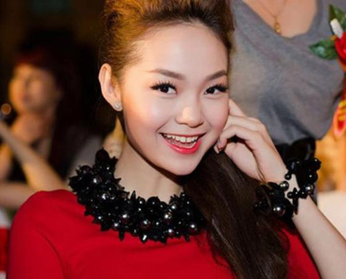 Vũ Thu Phương thường xuyên tận dụng ưu thế bờ môi đẹp, gợi cảm làm điểm nhấn cho bức ảnh.