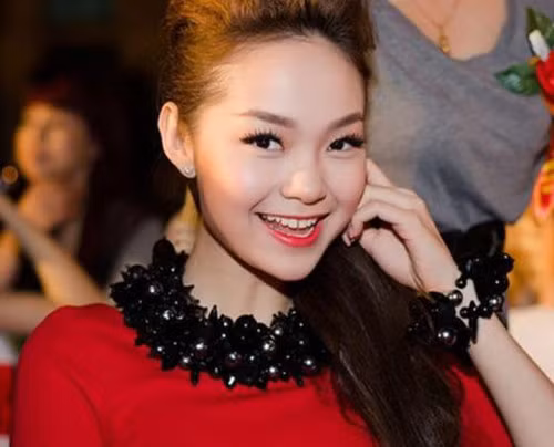 Vũ Thu Phương thường xuyên tận dụng ưu thế bờ môi đẹp, gợi cảm làm điểm nhấn cho bức ảnh.