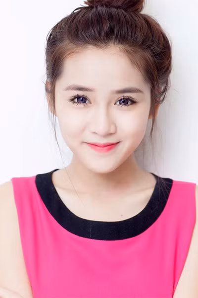 Đôi mắt biết nói này khiến những shoot hình ngọt như kẹo của cô khiến cư dân mạng phải liêu xiêu.