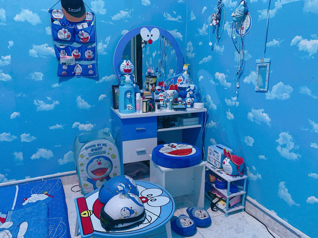 Tuy nhiên với cô gái này, chuyện đó chẳng mấy quan trọng, bởi cô đã có một người bạn đặc biệt đó chính là Doraemon.