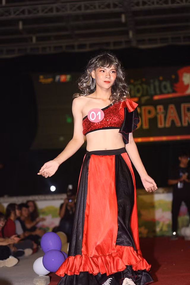 Mỗi thí sinh lần bước ra lại khiến ban giám khảo bất ngờ với sự năng động và nét sáng tạo đúng chất FPTer.