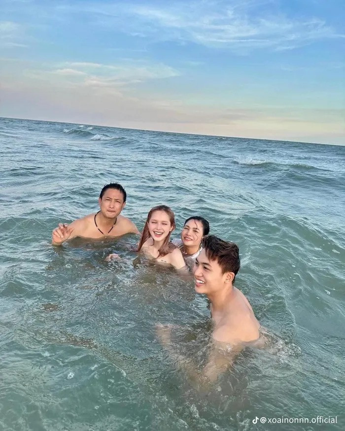 Cả nhà cũng thường xuyên đi du lịch cùng nhau.