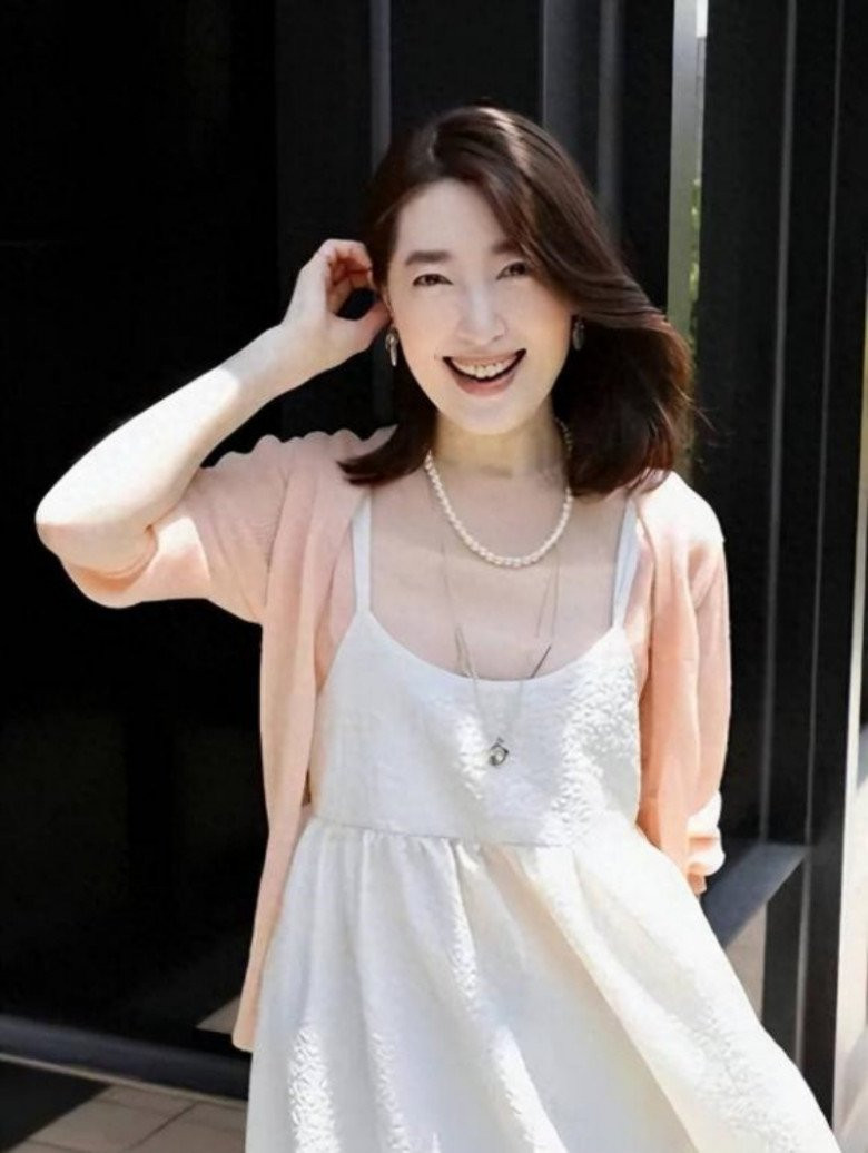 Từng được netizen nhận xét là có vòng 1 đẹp nhất trong các nàng Phan Kim Liên. Thế nhưng nữ diễn viên từng phải phẫu thuật cắt bỏ ngực vì có 1 khối u.