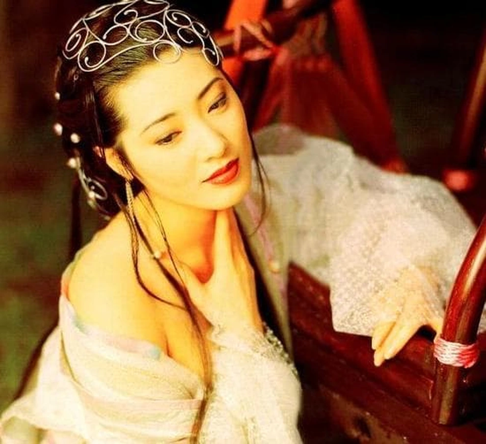 Với vai diễn là nàng Phan Kim Liên táo bạo, cô được mệnh danh là "dâm nữ đẹp nhất màn ảnh".