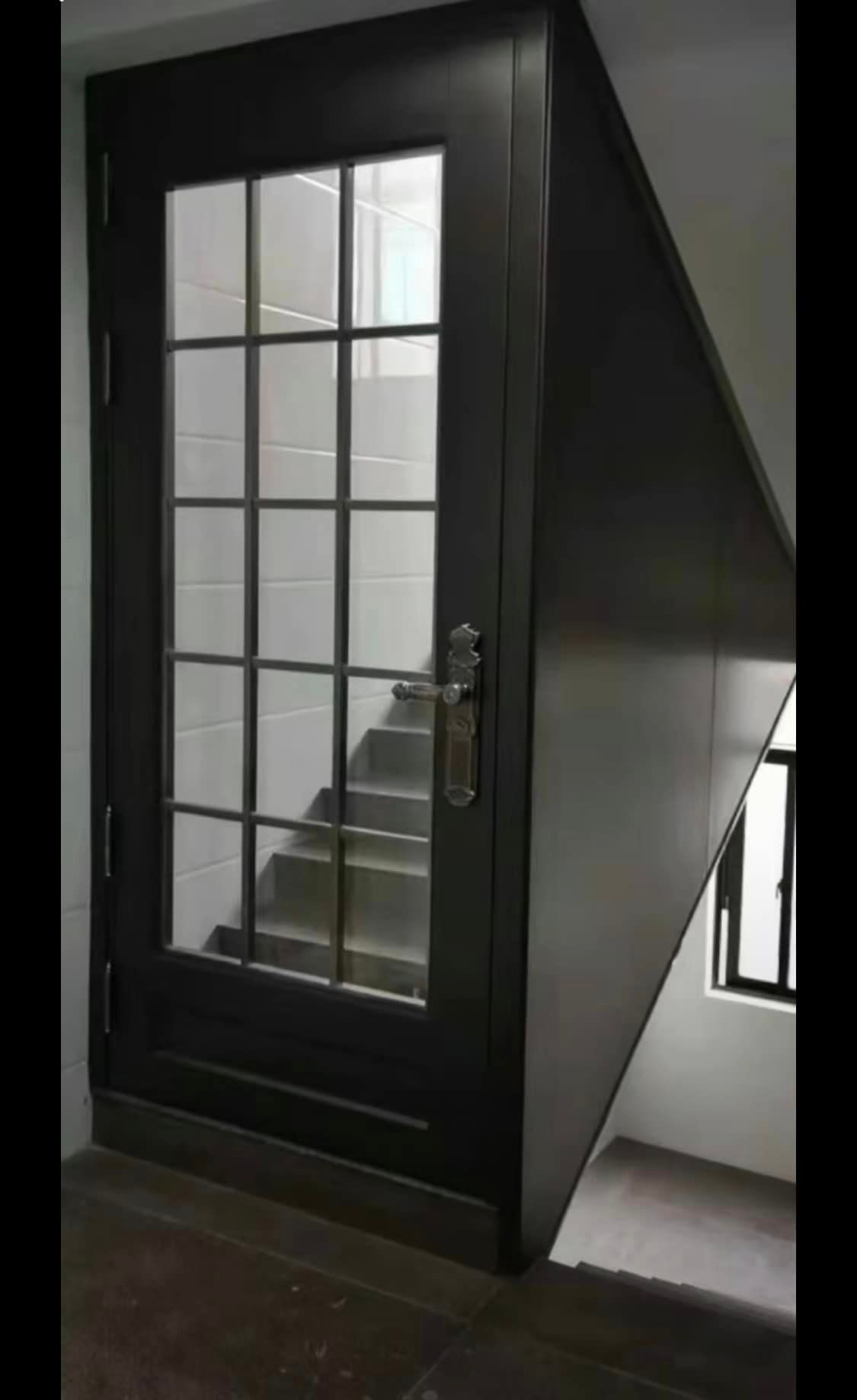 Cầu thang này không phải ai muốn đi cũng được đâu nha.