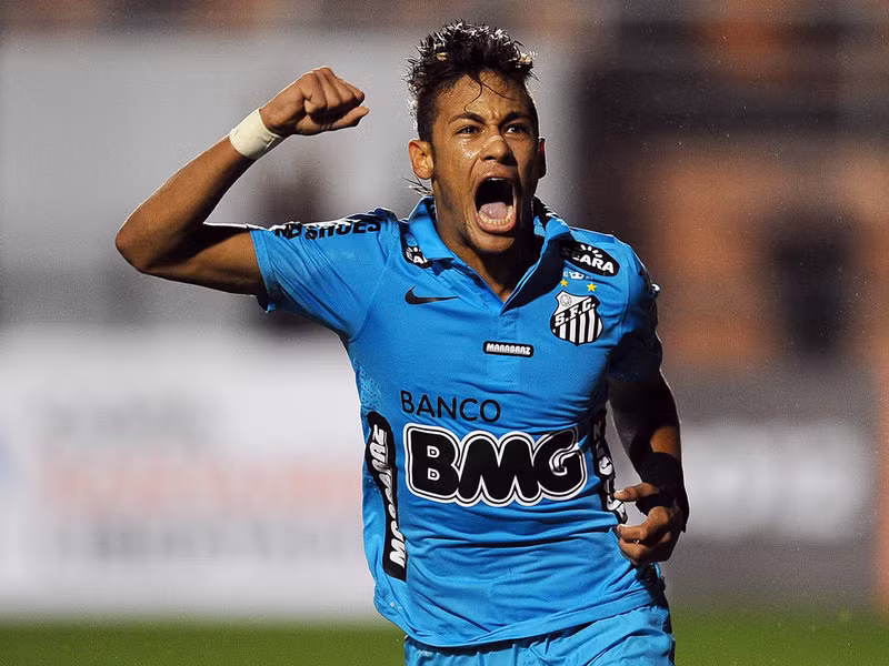 Neymar gia nhập học viện bóng đá của Santos từ năm 2003 và đã chơi cho đội bóng này từ đó cho tới khi gia nhập Barca vào mùa Hè 2013. Ít ai biết rằng Santos cũng là CLB duy nhất trong sự nghiệp của Neymar trước khi anh tới Barcelona.