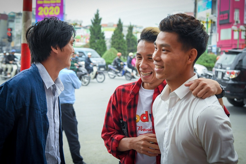 Văn Thanh và Hồng Duy từng sát cánh cùng Duy Mạnh tại VCK U23 Châu Á tại Thường Châu. Tròn 2 năm sau khi lập nên kỳ tích, chàng hậu vệ Mạnh "gắt" đã chuẩn bị có gia đình.