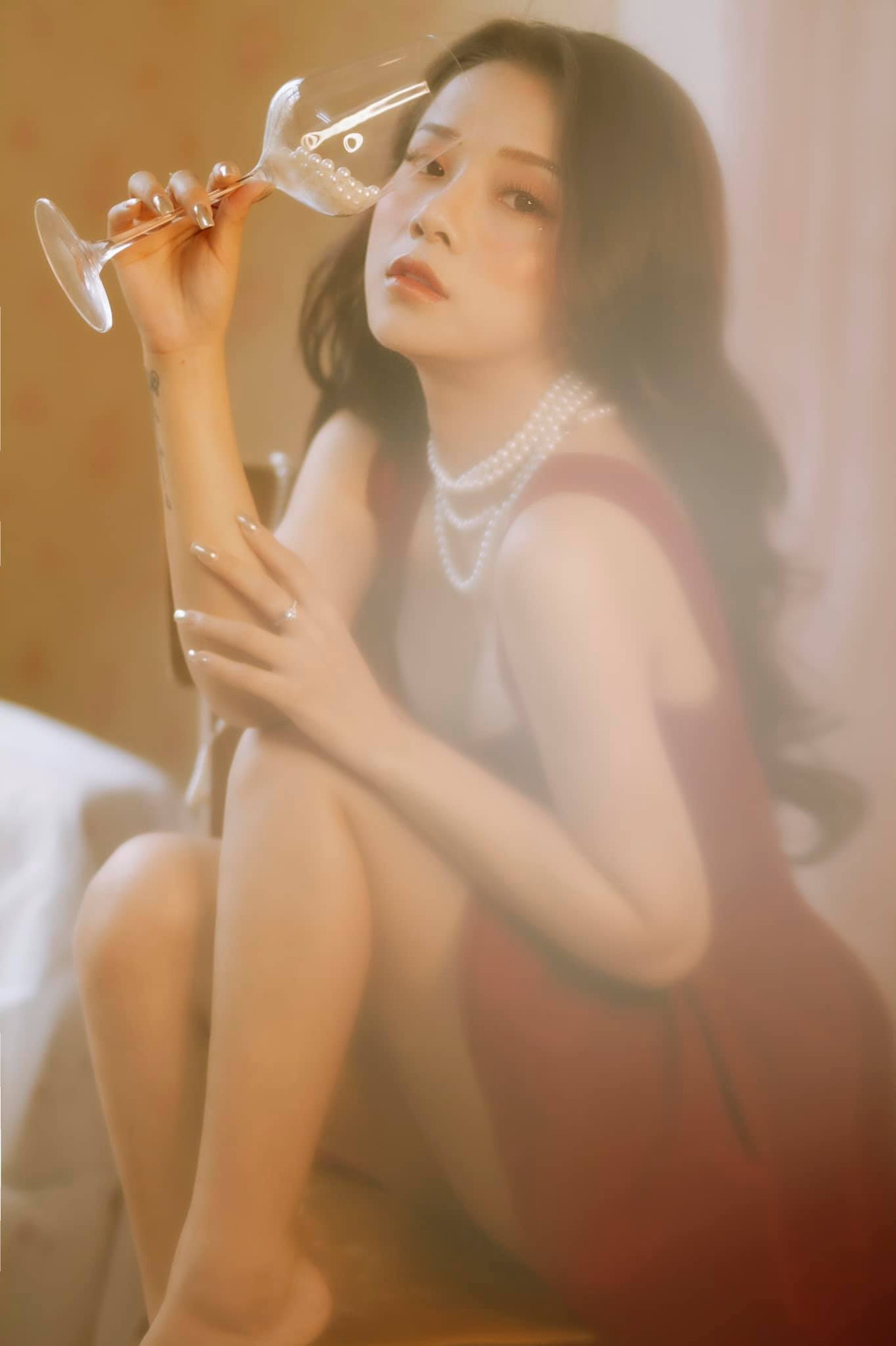 Bí quyết giữ gìn nhan sắc của Thương Võ rất đơn giản. Cô nàng cho hay, chăm sóc bản thân quan trọng nhất là có chế độ sinh hoạt hợp lý, cố gắng đi ngủ sớm, uống nhiều nước và đặc biệt là tập luyện để có được sức khỏe tốt cũng như cơ thể dẻo dai.