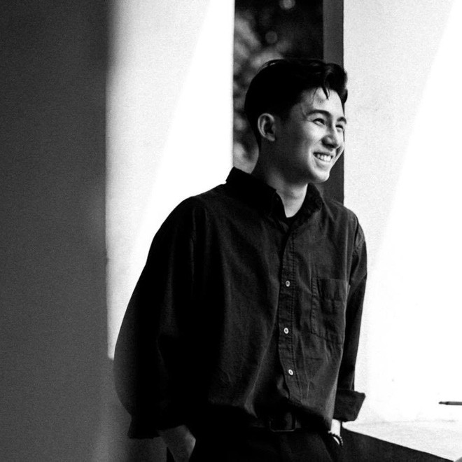 Nam sinh 2001 này cho biết hiện anh là "hoa đã có chủ", đây có lẽ là thông tin khiến hội chị em cực kì nuối tiếc.