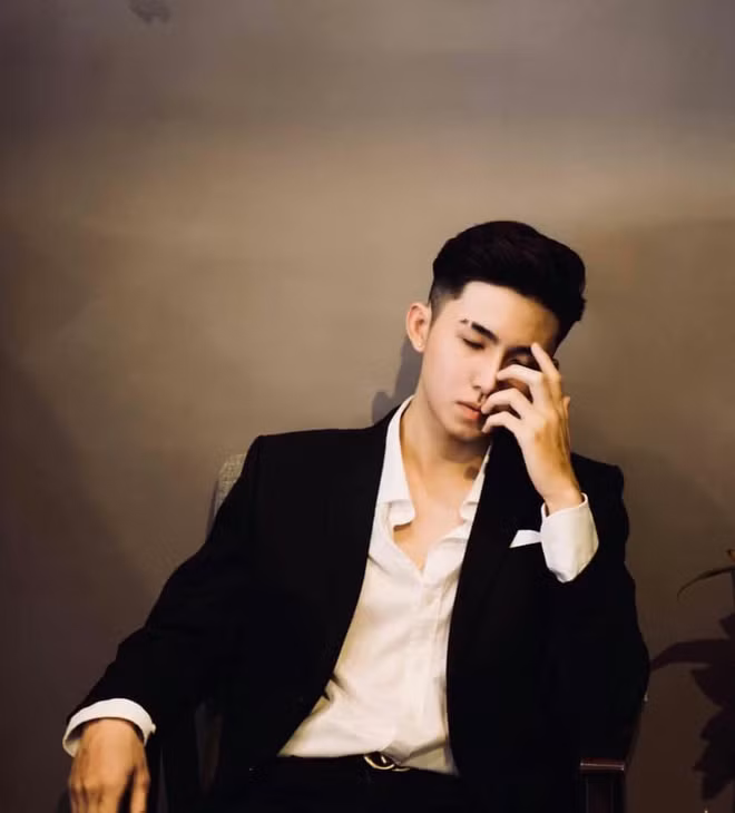 Vì những đặc điểm hiếm có đó mà Hào Minh luôn trở thành tâm điểm trong mọi khung hình.