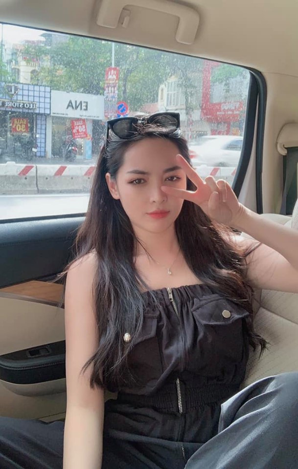 Nữ chính Người ấy là ai này thường xuyên đăng tải những chuyến du lịch để nghỉ ngơi và khám phá. Cô nàng đã đi Đà Nẵng, Hội An, Sapa, Hàn Quốc, Bali... và lúc nào cũng chiêu đãi dân tình với cả loạt ảnh đẹp lung linh.