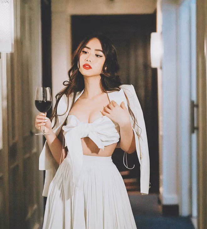 Không chỉ có video làm đẹp, dưỡng da, Mina còn thu hút người xem khi chia sẻ về cuộc sống, trải nghiệm mua sắm,...