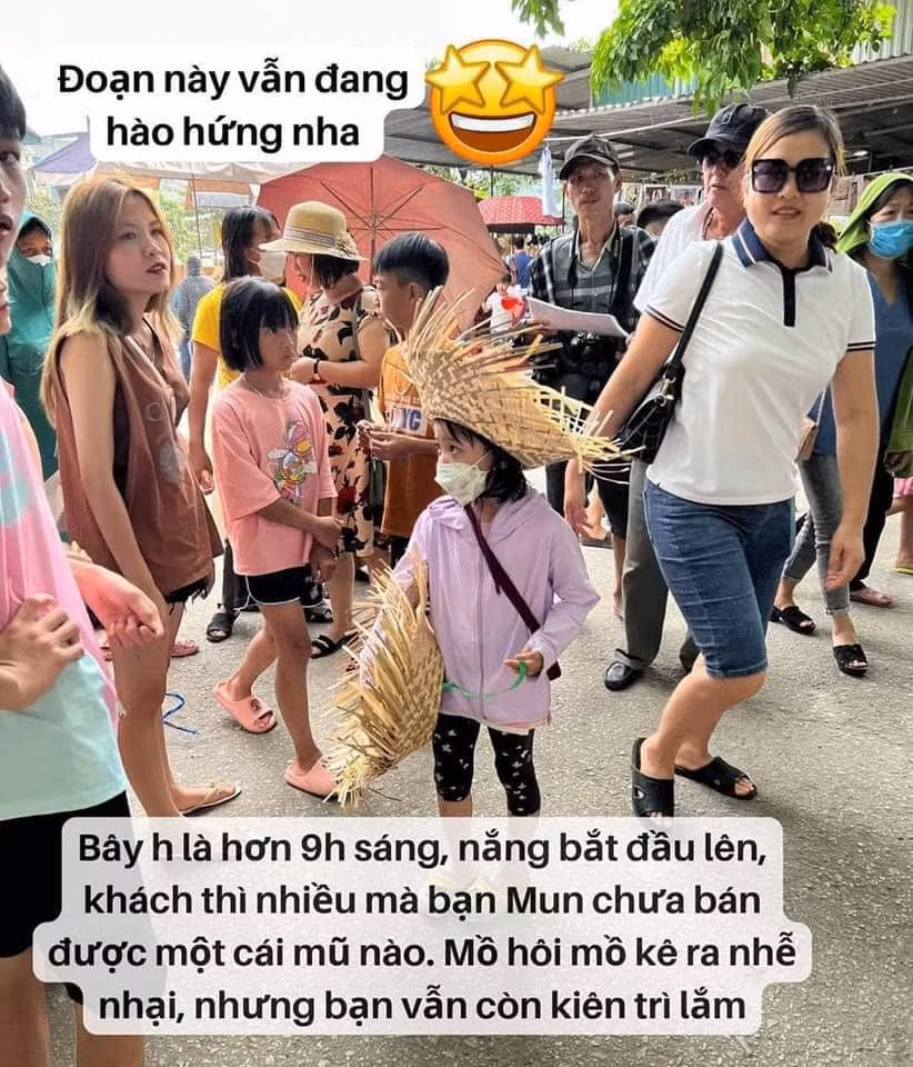 Ban đầu em bé rất hào hứng với công việc này.