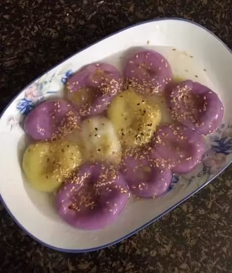 Chỉ nặn không đều tay chút thôi mà.