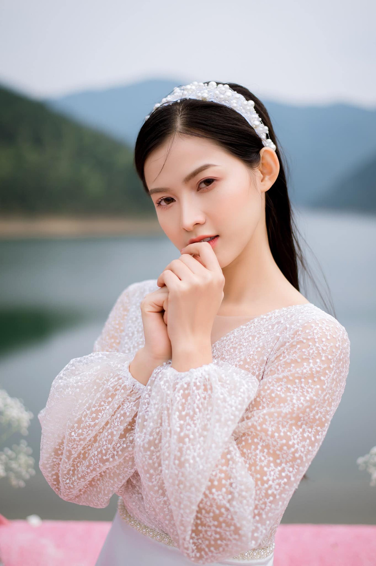 Công việc làm người mẫu ảnh của Khánh Linh vì thế cũng ảnh hưởng không nhỏ, nhiều dự định cũng phải tạm hoãn nhưng cô nàng không hề cảm thấy chán nản hay phiền phức bởi, ở thời điểm hiện nay, sức khỏe bản thân và cộng đồng là quan trọng nhất.