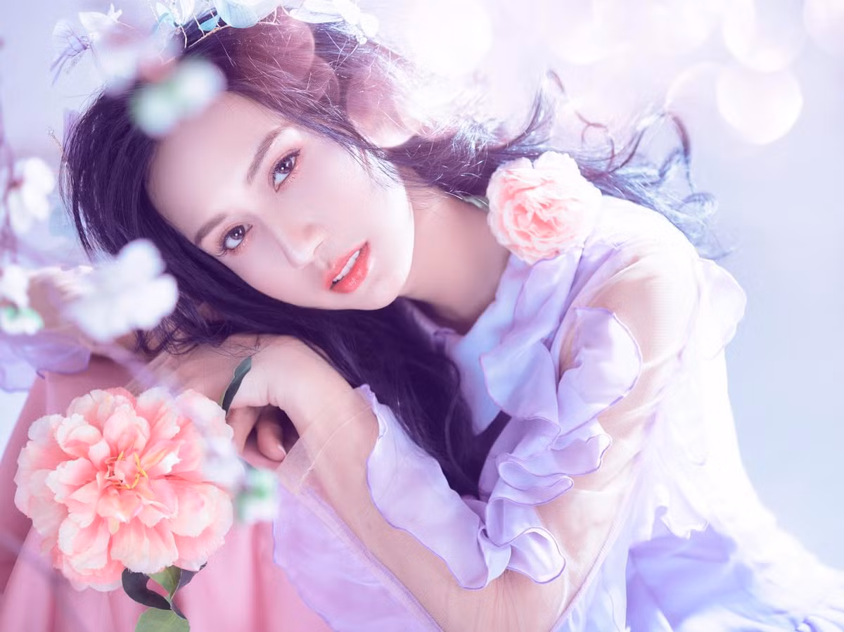 Đây là bộ ảnh kỷ niệm 4 tháng sau phẫu thuật chuyển giới của Lynk Lee, bản thân cô đã tự tin hơn rất nhiều.