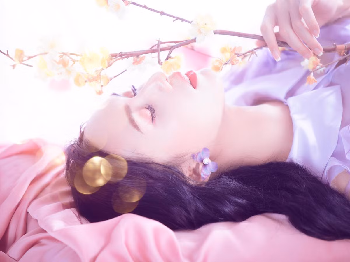 Từ khi công khai thuộc giới tính thứ ba và quyết định chuyển giới từ nam sang nữ, ca sĩ Lynk Lee nhận được sự quan tâm của công chúng.