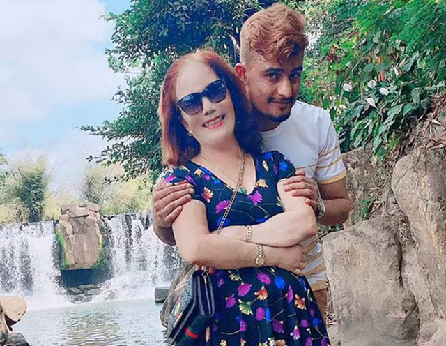 Trong thời gian gần đây, cuộc sống hôn nhân của chị Hoa bị đảo lộn bởi những lời dị nghị, bàn tán của cộng đồng mạng.