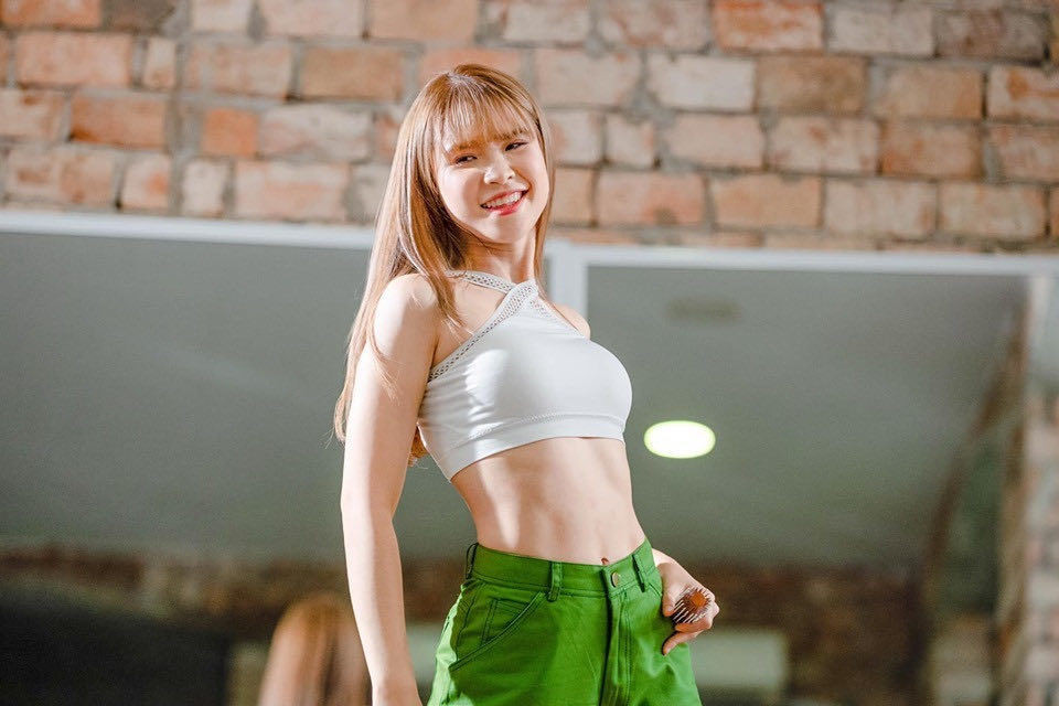 Người hâm mộ không ngừng cảm thán trước vóc dáng săn chắc đáng kinh ngạc của cô nàng. (Ảnh: FBNV)