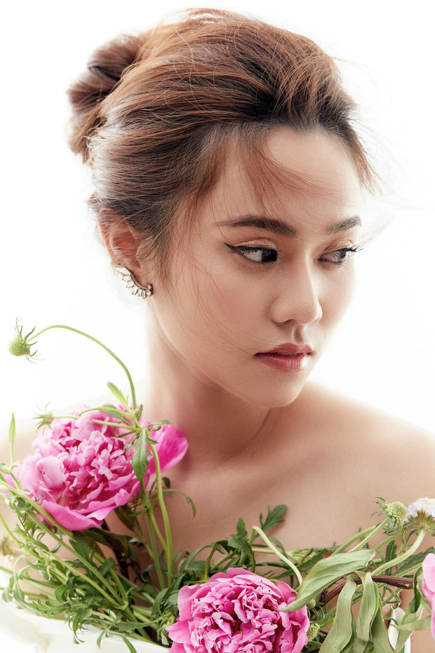 Xinh đẹp, tài giỏi như vậy thế mà nữ chính Người ấy là ai của chúng ta lại chưa được may mắn trong đường tình duyên khi 2 lần bị cắm sừng.