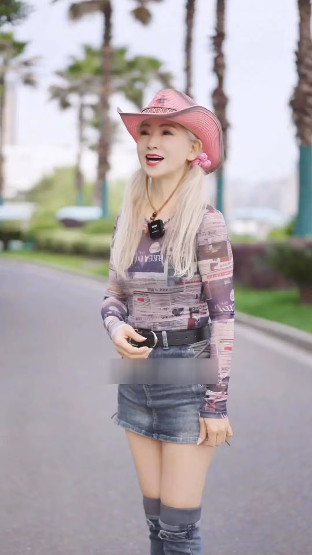 Vóc dáng, nước da và vẻ bên ngoài của bà không khác nhiều so với các cô gái ở độ tuổi đôi mươi.