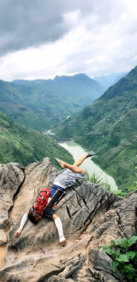 Mặc dù là một hình thức đi du lịch thú vị, tự chủ về thời gian và cung đường nhưng đi phượt rất nguy hiểm đối với những người chưa có kinh nghiệm. Hơn nữa, những hình ảnh xấu về phượt thủ ngày càng xuất hiện nhiều trên mạng xã hội khiến nhiều người có cái nhìn không tốt về cộng đồng đam mê du lịch theo hình thức này.