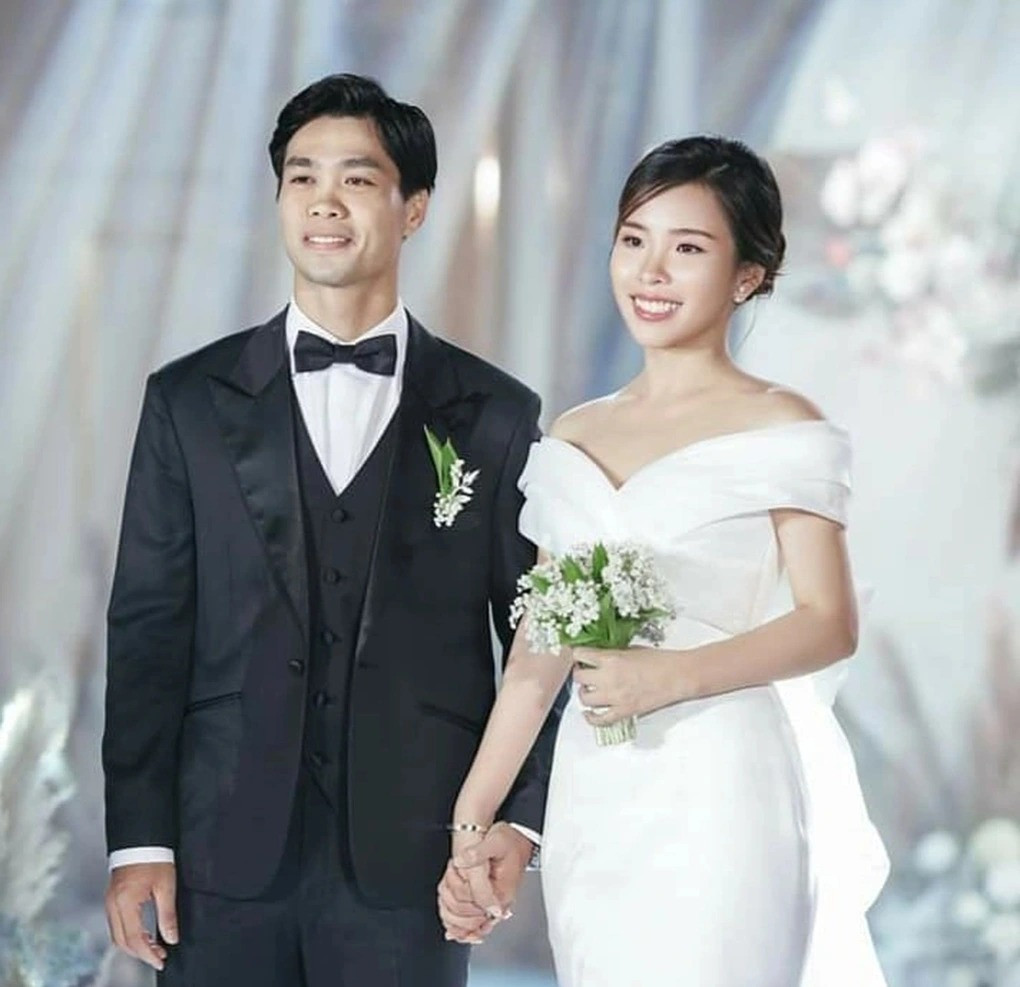 Công Phượng và Viên Minh cũng là một cặp đôi khá kín tiếng trong giới cầu thủ. Nam cầu thủ hẹn hò với Viên Minh trong suốt 4 năm, nhưng không để cộng đồng mạng biết hay tìm được danh tính của cô.