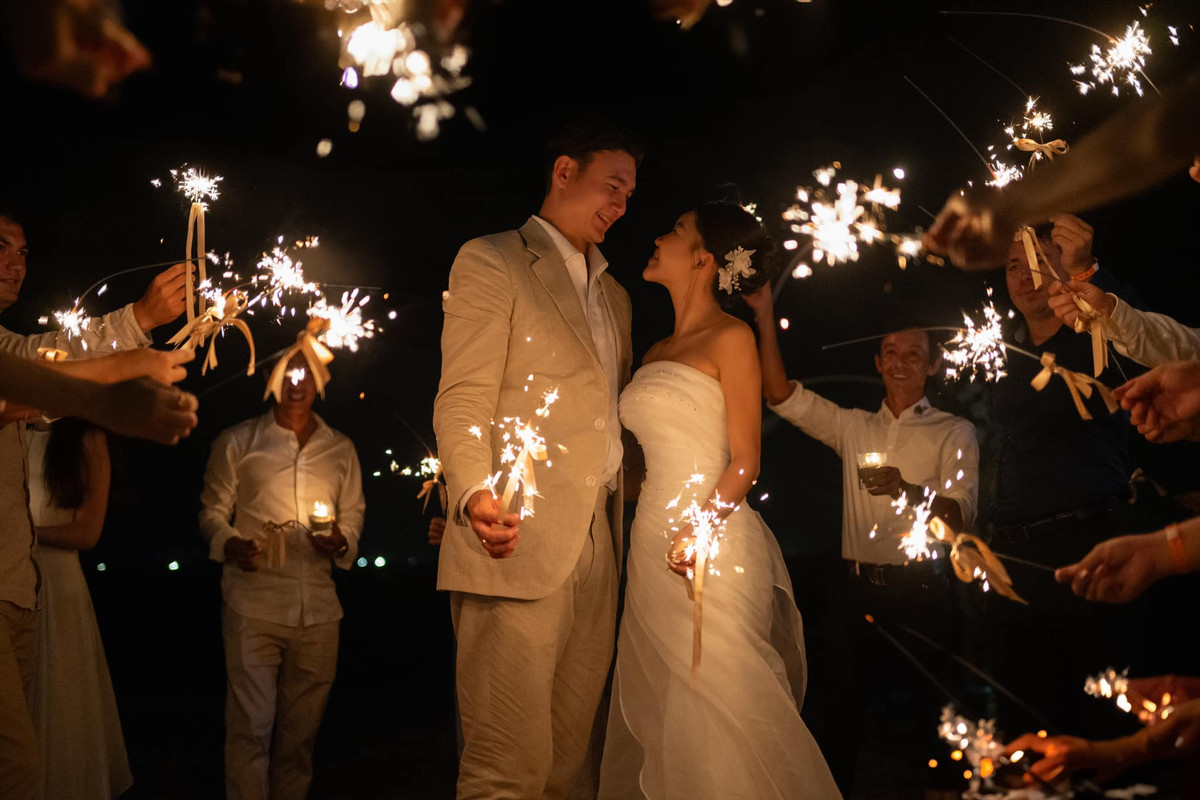 Trước đó, mặc dù đôi lần người ta bắt gặp Yến Xuân đến cổ vũ cho thủ thành CLB bóng đá Bình Định, thế nhưng, cả 2 chưa một lần công khai danh phận.