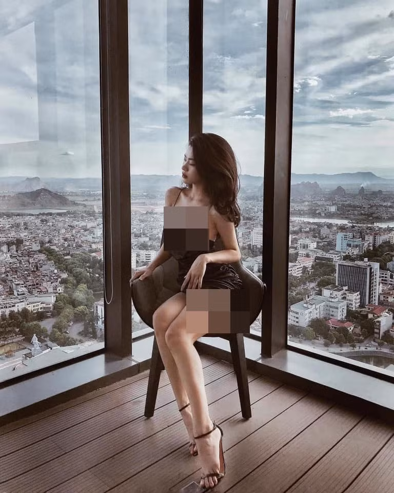 Những bức ảnh khoe vòng 1, vòng 3 của "hot girl tạp hoá" từng nhận nhiều được nhiều lượt yêu thích nhưng cũng không ít chỉ trích phản đối.