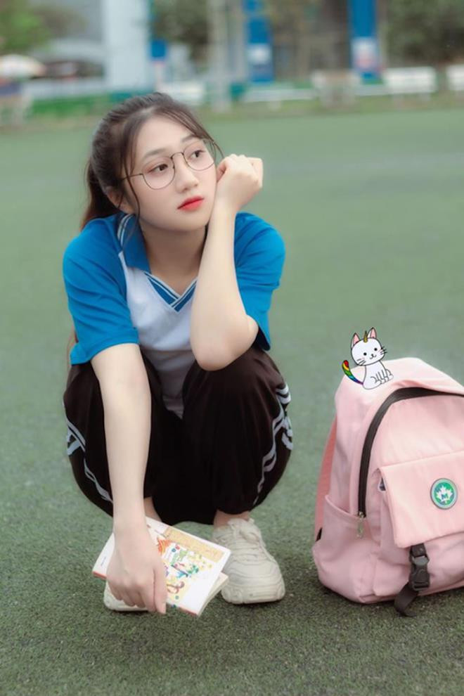 Mỹ Hồng chia sẻ, cô vô cùng bất ngờ khi được nhiều người biết đến. Tuy vậy điều đó không ảnh hưởng nhiều đến cuộc sống của cô nàng 9X xinh đẹp. (Ảnh: Hưng Nguyễn)