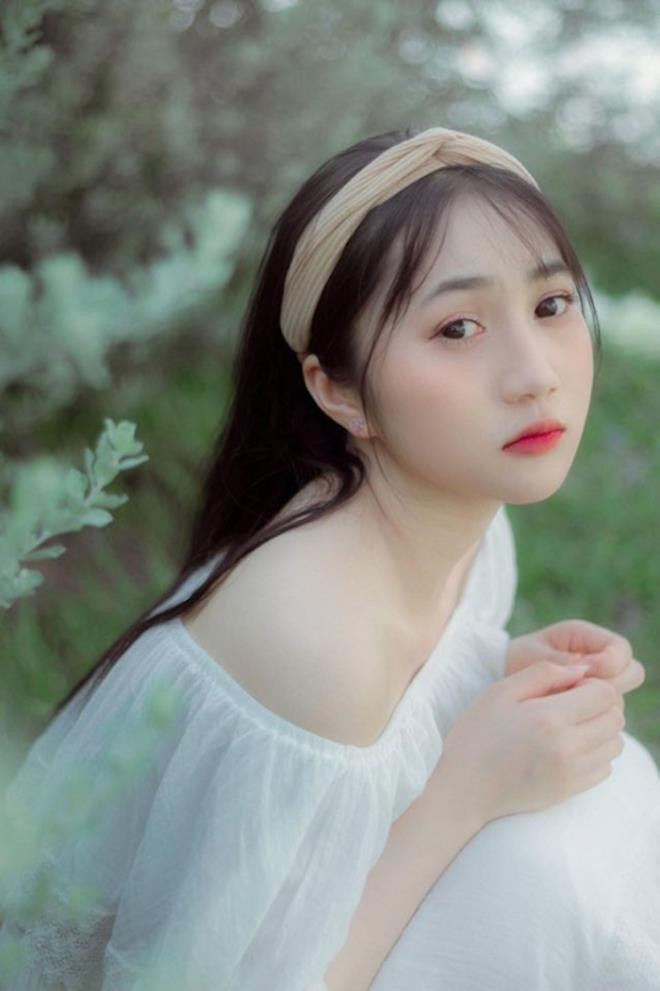 Bùi Thị Mỹ Hồng (sinh năm 1996, quê Yên Bái) nhận được nhiều lời ngợi khen bởi gương mặt khả ái, đôi mắt to tròn. 9X đang sinh sống và làm việc tại Hà Nội. (Ảnh: Hưng Nguyễn)