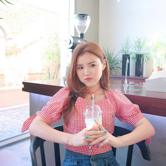 Đồng thời 9X cũng không muốn lãng phí cảm xúc với người khác giới, thích tán gẫu nhưng cô lại không biết nói chuyện gì khi gặp bạn trai. Kim Hyeri khẳng định bản thân rất hạnh phúc dù chỉ có một mình.