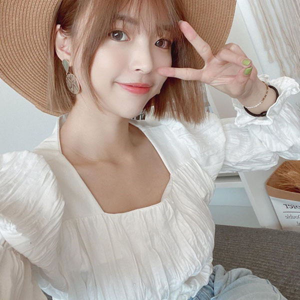 "Cô ta bị làm sao vậy? Tại sao không nghĩ cho người khác? Thật quá ích kỷ và thiếu hiểu biết, cô ta có biết dịch bệnh đang cực kỳ nghiêm trọng không, và rất có thể chính cô ta đang là mầm dịch", "Không hiểu nổi những người này nghĩ gì mà tiệc tùng trong thời gian này" - Nhiều người Đài Loan bức xúc bình luận trên trang cá nhân của Nana.