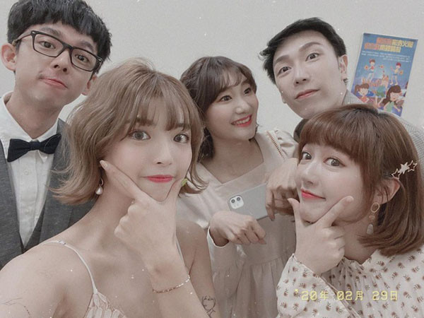 Bạn trai của cô cũng gửi lời xin lỗi tới tất cả mọi người vì những hành động thiếu suy nghĩ trong thời gian nhạy cảm này.