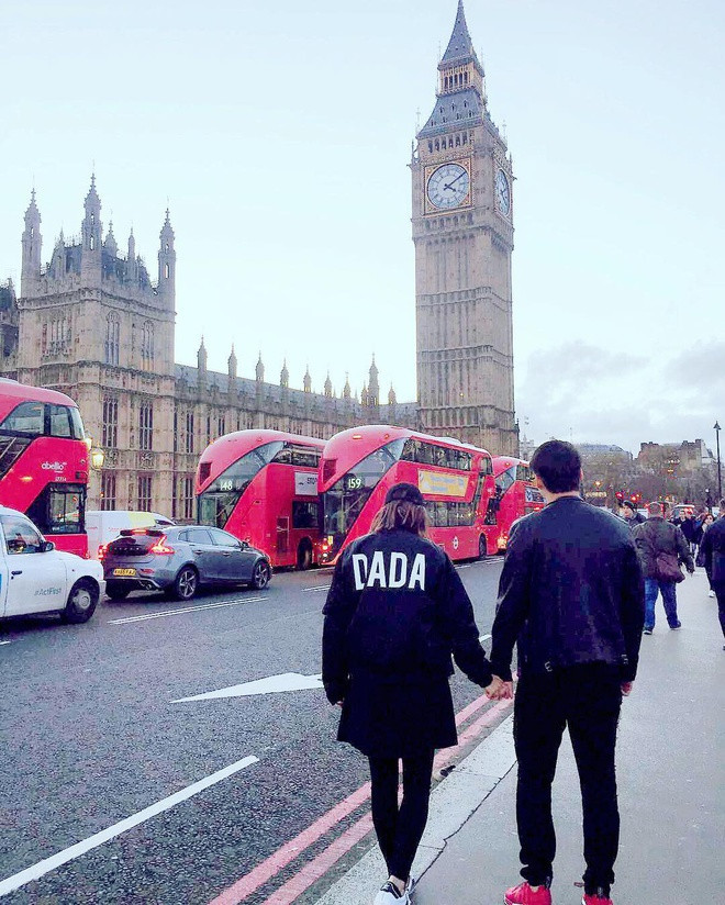 Năm ngoái, Kho Bin Kai phải hầu tòa vì cáo buộc hỗ trợ đánh bạc từ xa. Theo trang Shin Min Daily News, chồng của Kim Lim đã được cho tại ngoại vào cuối tháng 8/2019, sau khi đóng tiền phạt 25.000 USD.