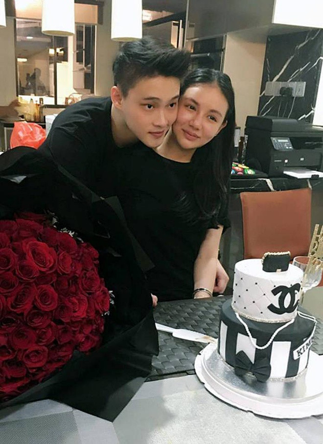 "Tôi đoán đó là định mệnh. Anh ấy là bạn của một trong những trợ lý của tôi. Tính cách của chúng tôi hoàn toàn khác nhau. Tôi khá bốc đồng, trong khi Kai rất bình tĩnh và lý trí. Có lẽ cũng vì vậy chúng tôi bị thu hút bởi nhau", Lim nói.