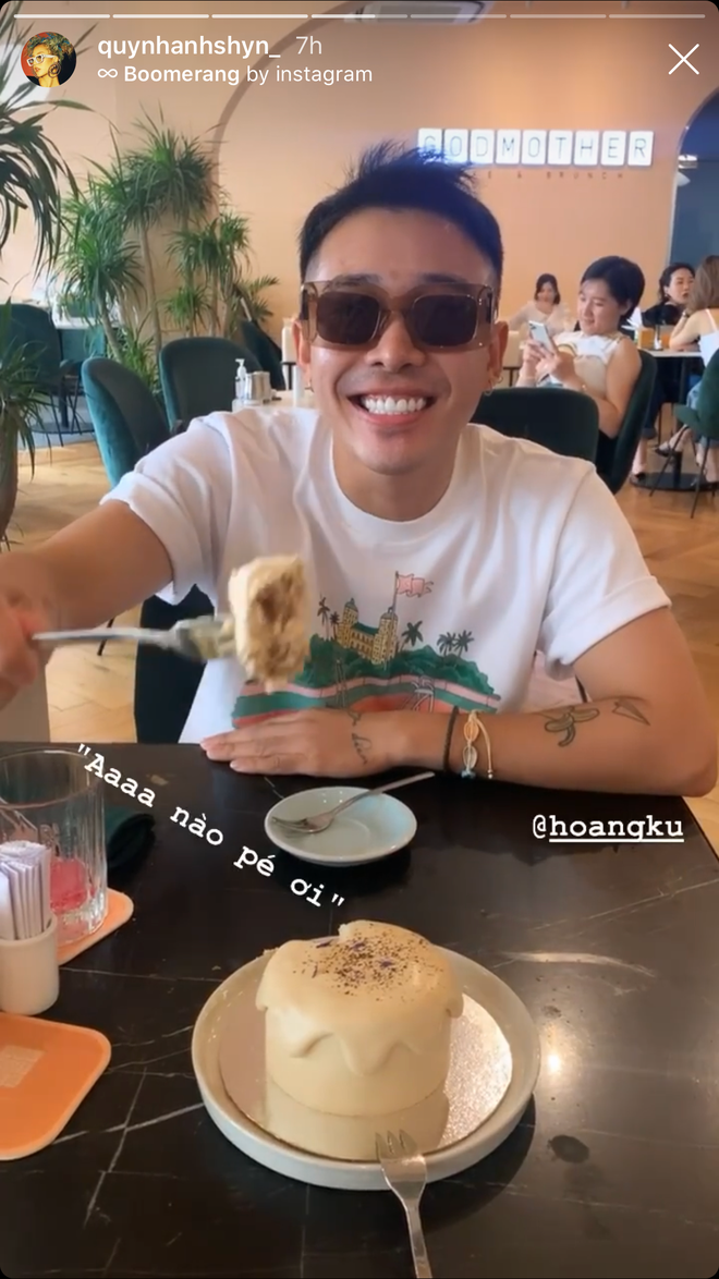 Tuy nhiên, trước điều này, Quỳnh Anh Shyn vẫn bình thản cùng những người bạn thân của mình là Salim và Hoàng Ku đi ăn uống như không có chuyện gì xảy ra.