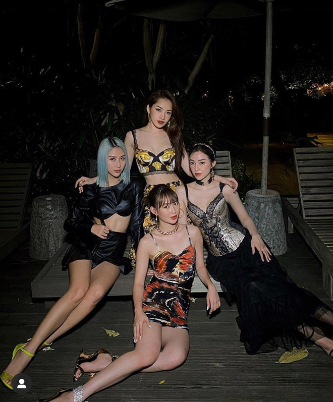 Cả nhóm bạn vẫn tề tựu đông đủ, cùng nhau đi nghỉ dưỡng tại một khu resort để mừng sinh nhật Chi Pu.