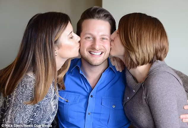 Cuối cùng khi đã thành thạo, Adam còn mở riêng một kênh Youtube hướng dẫn cách thức hẹn hò. Anh chia sẻ: "Tôi cảm thấy tôi có thể hẹn hò với mọi cô gái xinh đẹp mà tôi muốn".