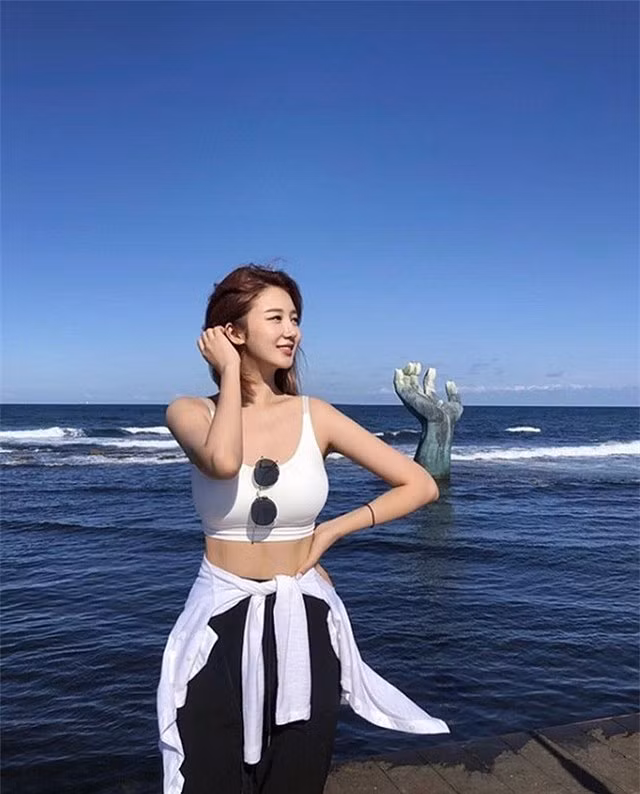 Nhan sắc của cô người mẫu gợi cảm Hàn Quốc - Tae Yeon được dân mạng nước này nhận xét là "gương mặt thiên thần", "đẹp trong veo".