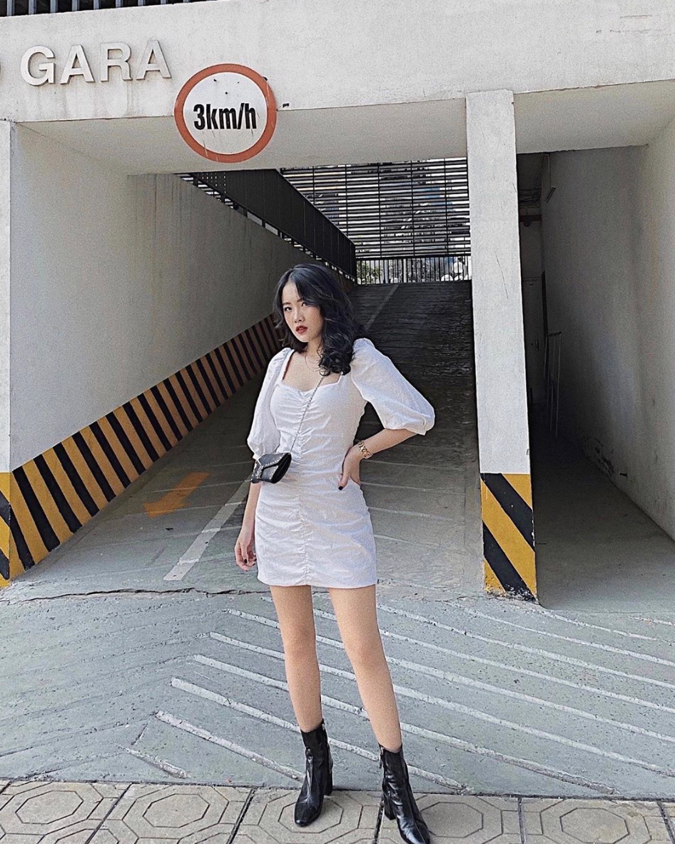 Hoàng Anh Ốc tên thật là Nguyễn Hoàng Anh (SN 1999, quê Thái Bình), hiện đang là sinh viên của trường ĐH Lao động Xã hội. Trước khi yêu cầu cùng quê, cô nàng đã nổi tiếng trên mạng xã hội nhờ nhan sắc xinh đẹp.