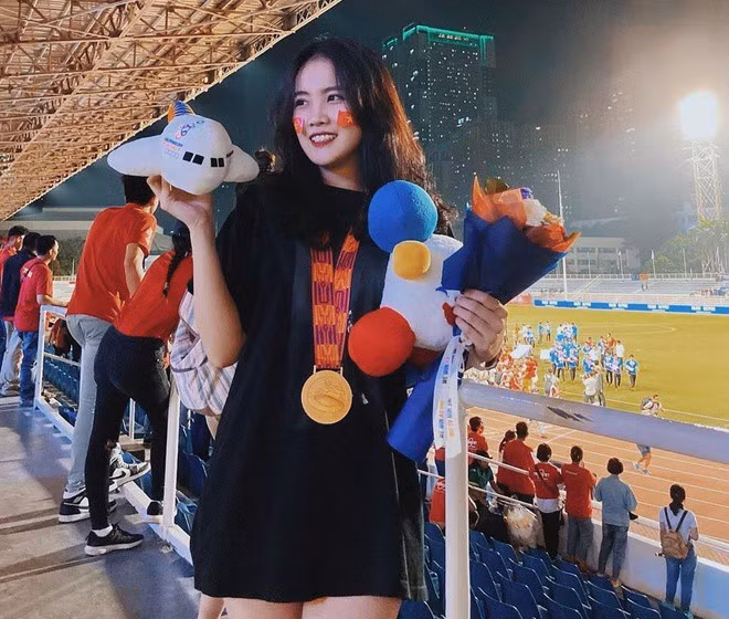 Trong trận chung kết giữa U22 Việt Nam và U22 Indonesia giành HCV SEA Games 30, Đoàn Văn Hậu đã có 2 bàn thắng khiến đội bạn không có cơ hội phản công.