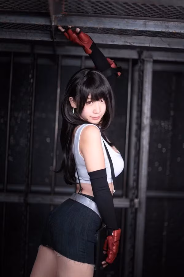 Iori Moe không bó buộc mình trong một kiểu tạo hình mà theo nhiều hình ảnh khác nhau, lúc thì gợi cảm quyến rũ, lúc lại ngây thơ trong sáng.