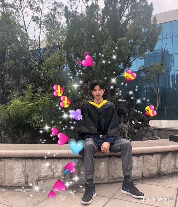 Được biết, cô nàng hiện đang là sinh viên năm 3 của một trường ĐH tại thành phố Phúc Châu, tỉnh Phúc Kiến (Trung Quốc).