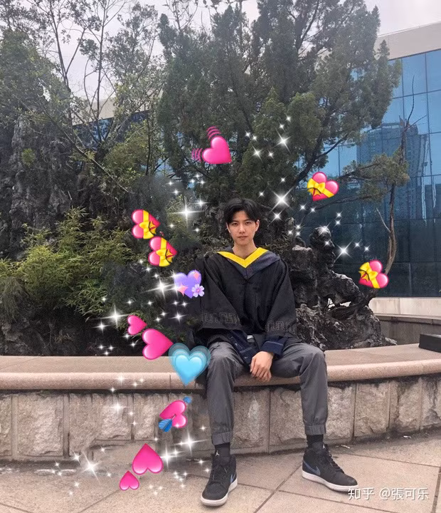 Được biết, cô nàng hiện đang là sinh viên năm 3 của một trường ĐH tại thành phố Phúc Châu, tỉnh Phúc Kiến (Trung Quốc).