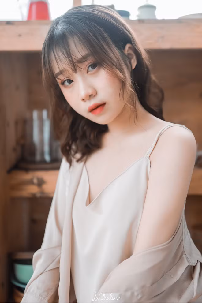 Ngoài việc học, Mai Anh còn năng nổ tham gia nhiều hoạt động ở trường. Hiện cô bạn đang làm trợ lý trong sự kiện và phụ trách truyền thông của CLB bóng rổ.