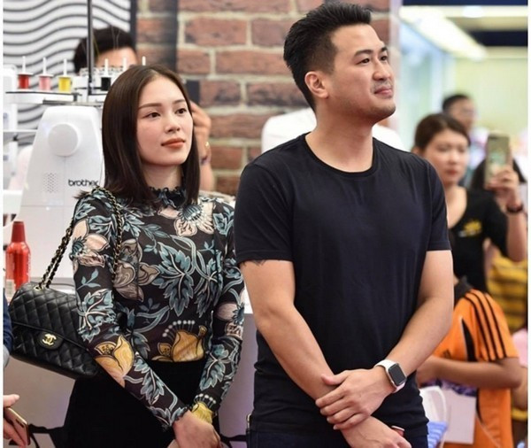 Linh Rin cũng đã theo Phillip Nguyễn về nhà ra mắt gia đình, sang Mỹ dự đám cưới người thân.